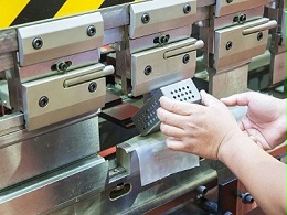 江西沖壓件廠，自動(dòng)化沖壓設(shè)備的特點(diǎn)-五金百科「誠(chéng)瑞豐」