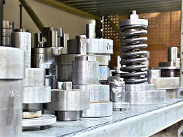 五金沖壓模具多少錢？外發(fā)加工價(jià)格_24小時(shí)報(bào)價(jià)