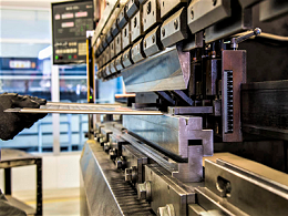 東莞五金沖壓加工廠，鉗工操作臺虎鉗詳細解說