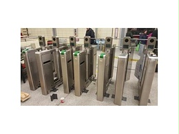 高明區(qū)鈑金加工廠的道閘加工和冷水機(jī)外殼生產(chǎn)