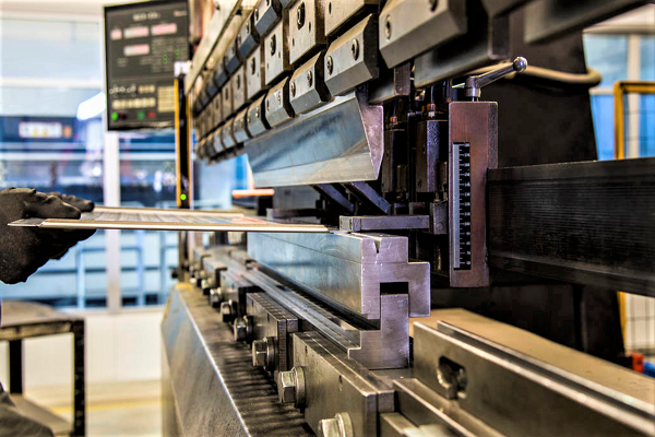 廣東五金沖壓模具加工廠，沖壓折彎件跑偏處理