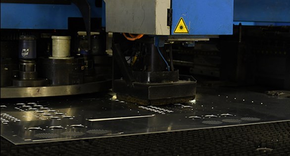 沖壓機(jī)對于切割相對簡單的零件特別有效，否則零件將被激光或水刀切割